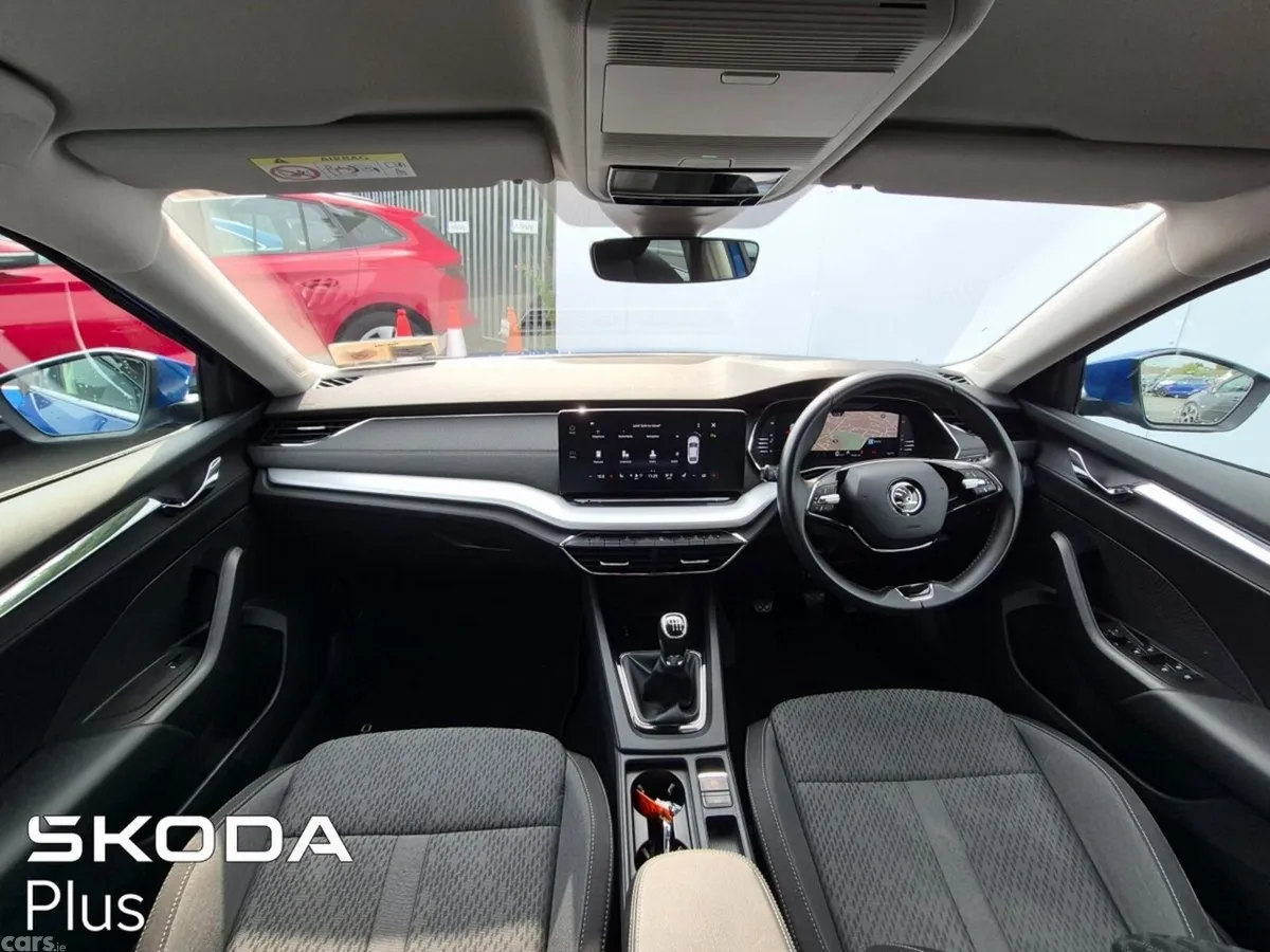 Skoda Octavia Saloon, Diesel, 2023, Blue