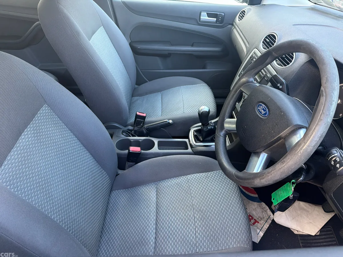 Ford Focus Hatchback, Petrol, 2006, Grey