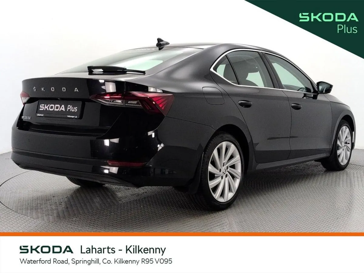 Skoda Octavia Saloon, Petrol, 2024, Black