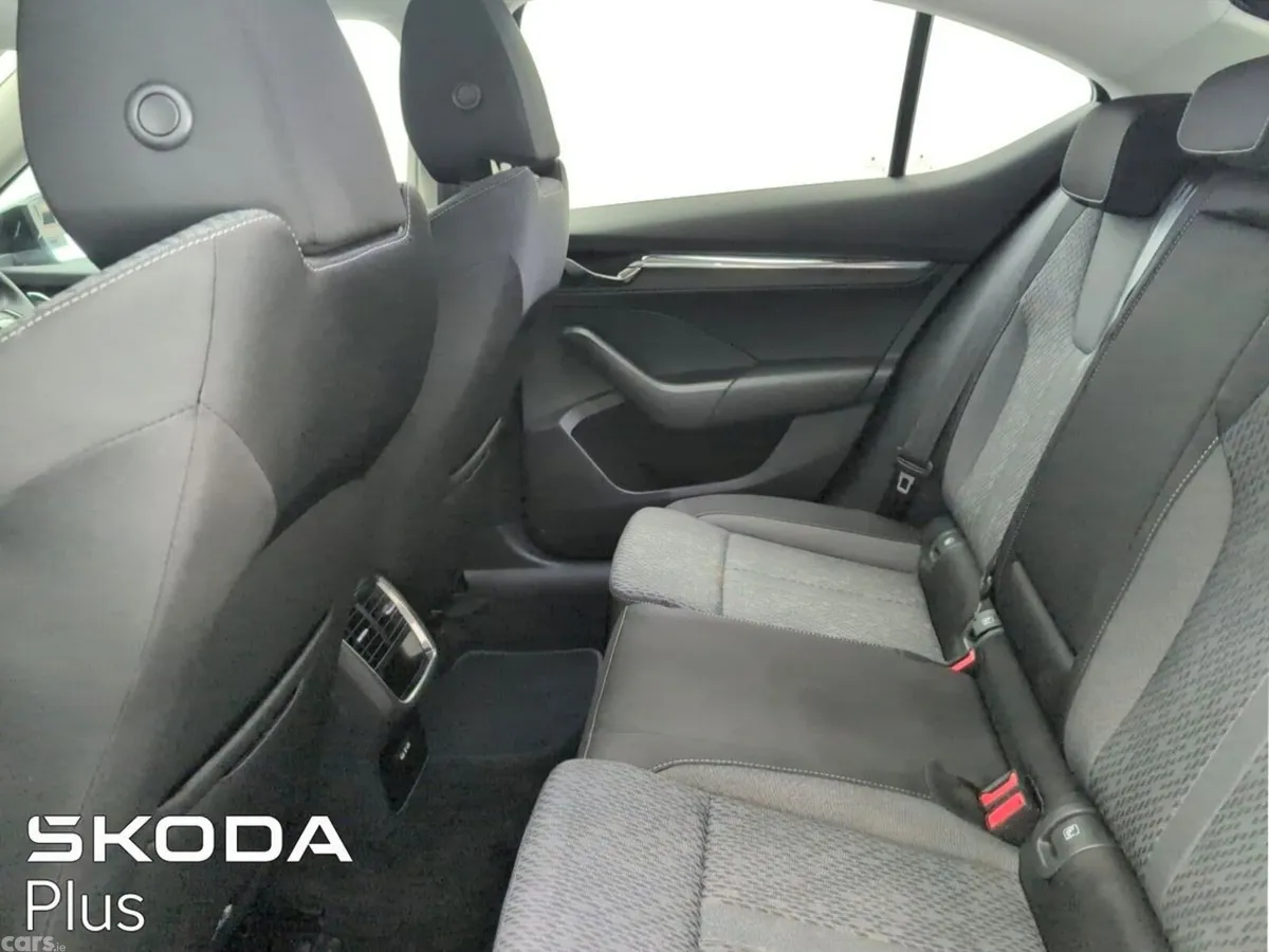 Skoda Octavia Saloon, Petrol, 2024, Black