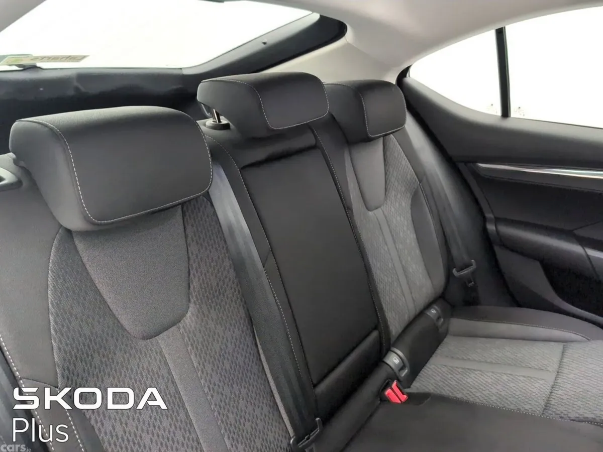 Skoda Octavia Saloon, Petrol, 2024, Black
