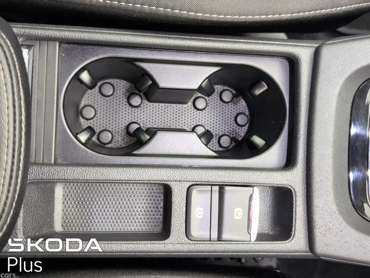 Skoda Octavia Saloon, Petrol, 2024, Black