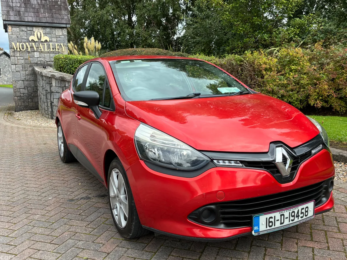 Renault Clio Hatchback, Petrol, 2016, Red