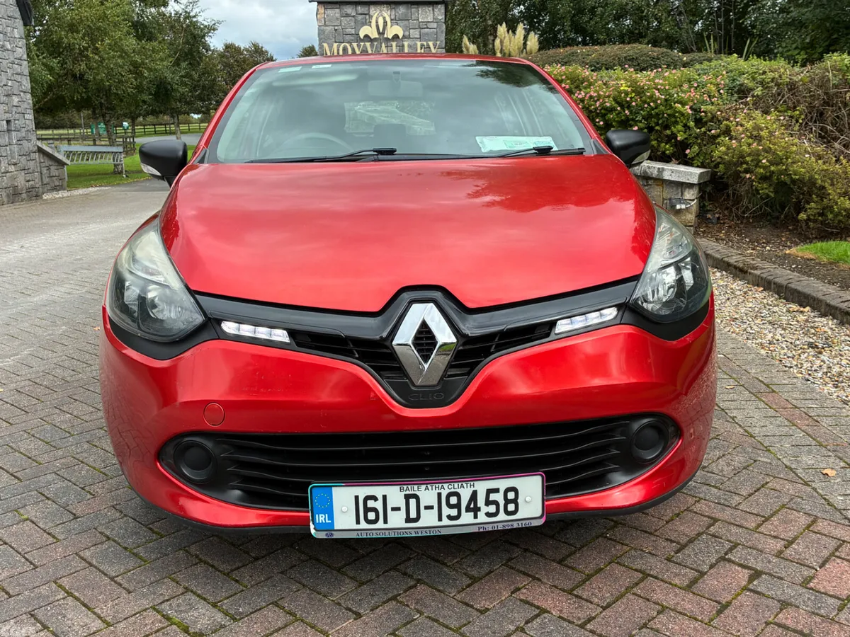 Renault Clio Hatchback, Petrol, 2016, Red