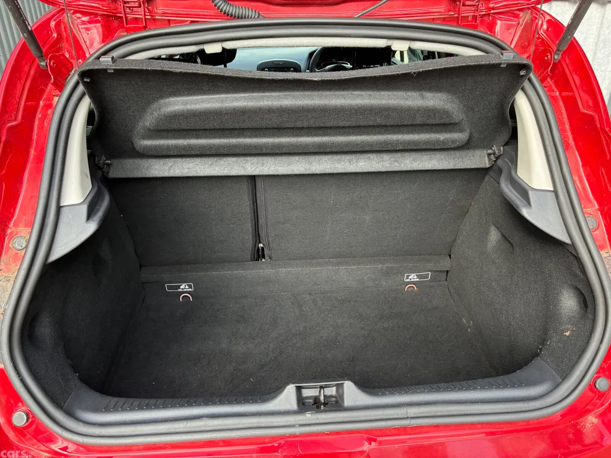 Renault Clio Hatchback, Petrol, 2016, Red
