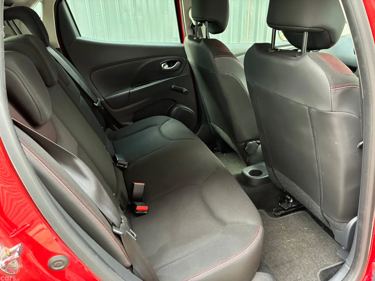 Renault Clio Hatchback, Petrol, 2016, Red
