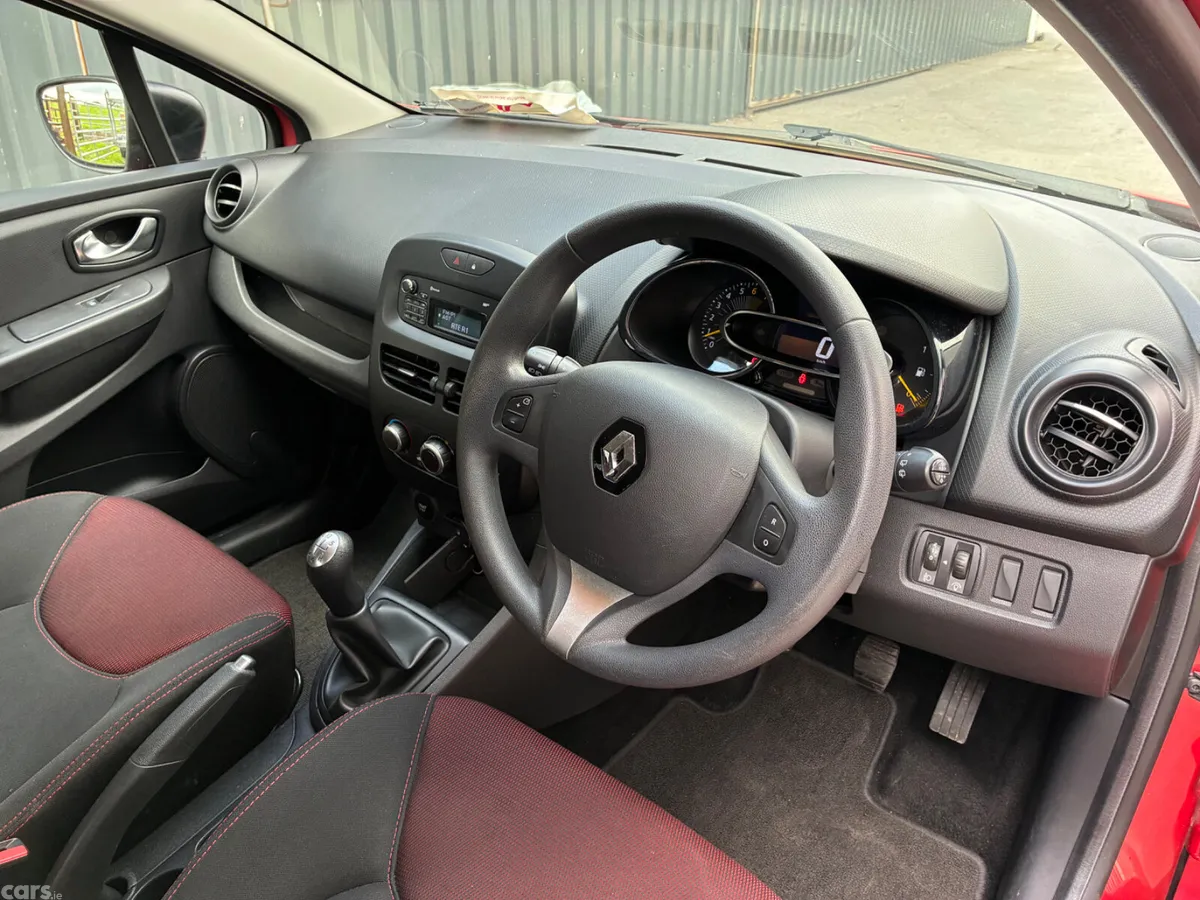 Renault Clio Hatchback, Petrol, 2016, Red