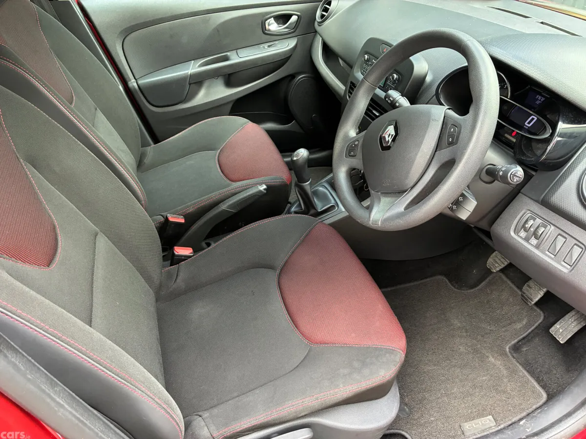 Renault Clio Hatchback, Petrol, 2016, Red