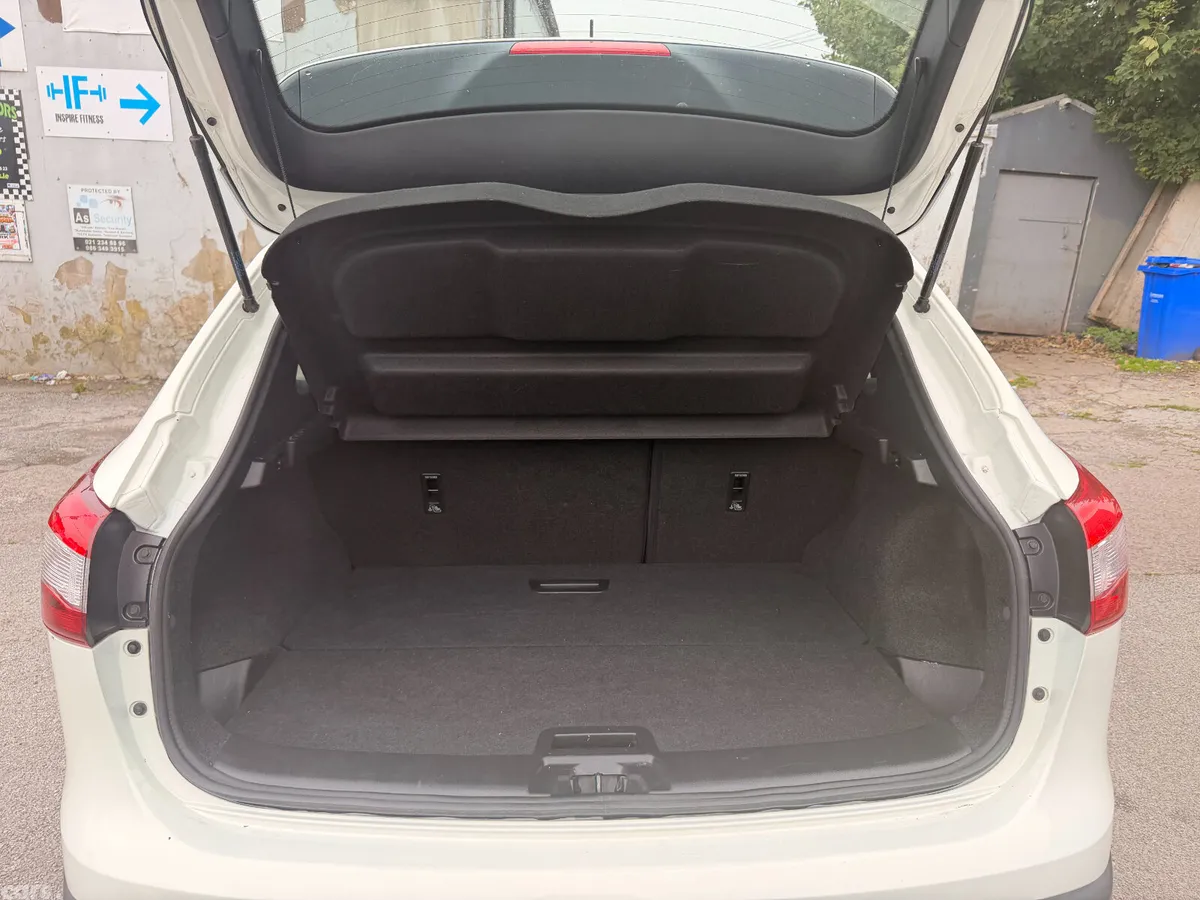Nissan Qashqai SUV, Diesel, 2017, White