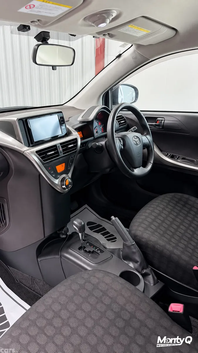 Toyota iQ Hatchback, Petrol, 2009, White