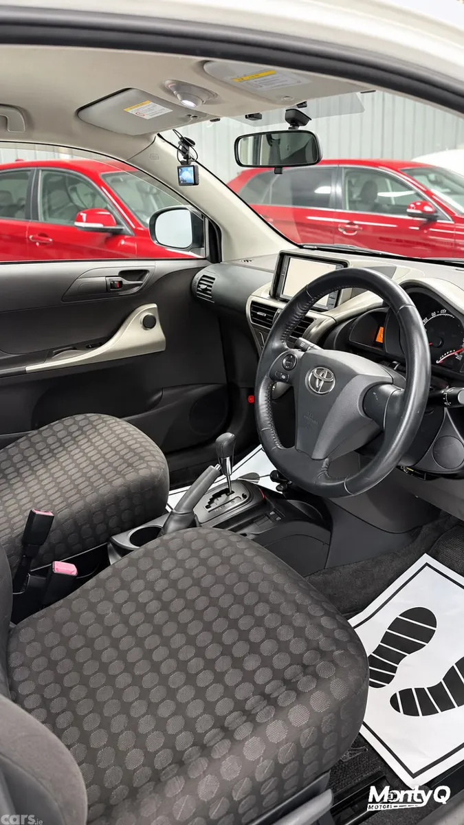 Toyota iQ Hatchback, Petrol, 2009, White