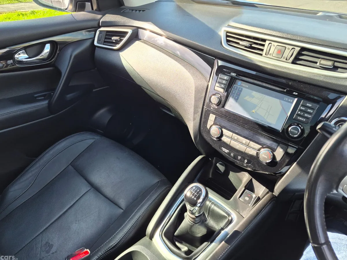 Nissan Qashqai Hatchback, Diesel, 2016, Grey