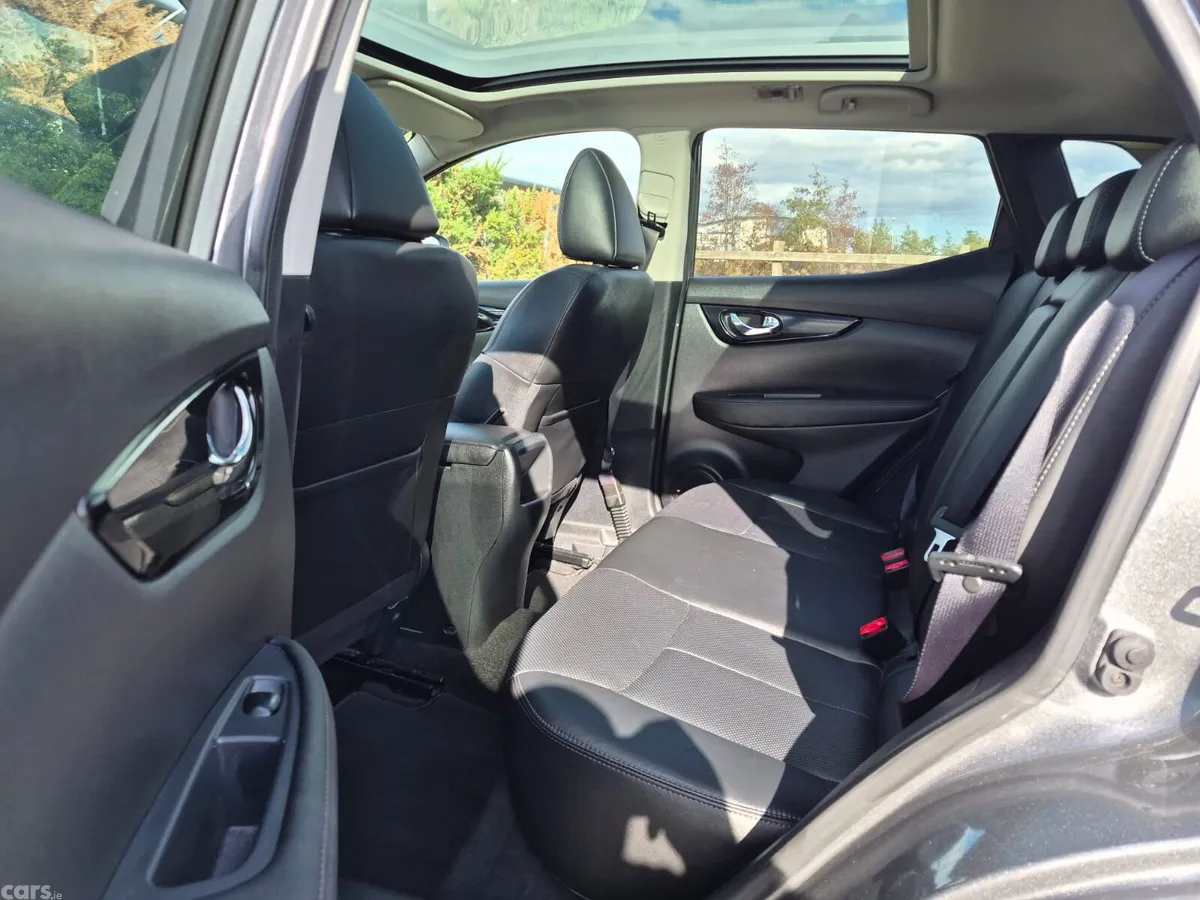 Nissan Qashqai Hatchback, Diesel, 2016, Grey