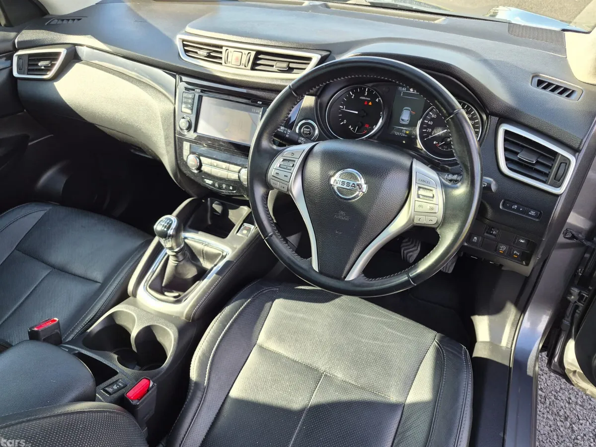Nissan Qashqai Hatchback, Diesel, 2016, Grey