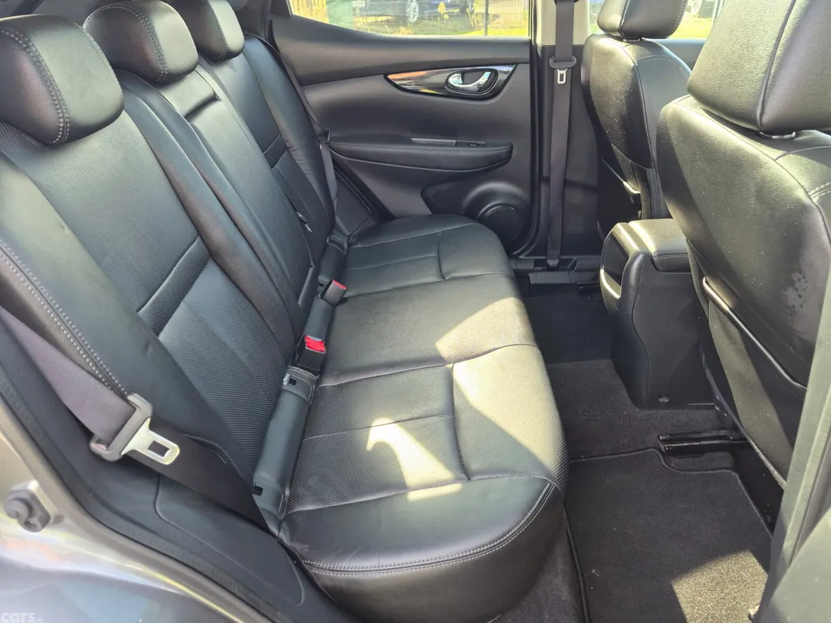 Nissan Qashqai Hatchback, Diesel, 2016, Grey