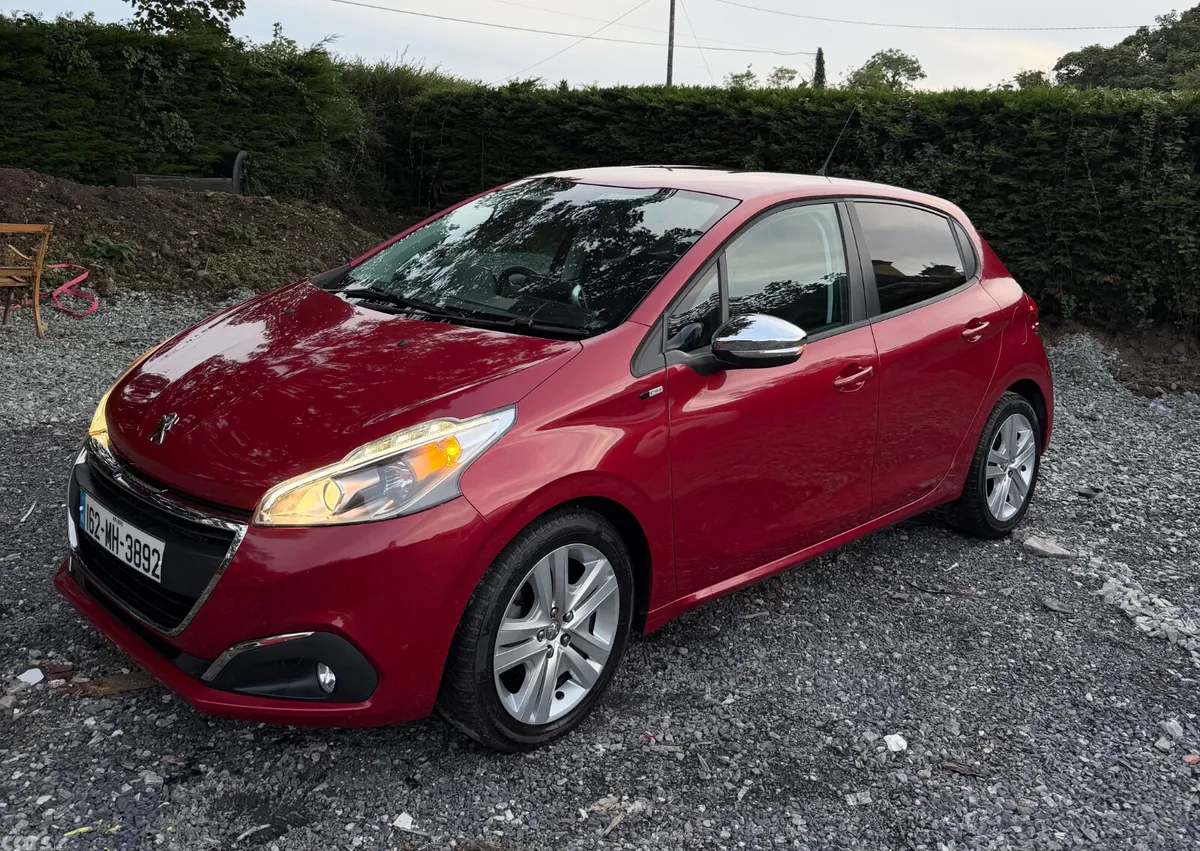 Peugeot 208 Hatchback, Petrol, 2016, Red