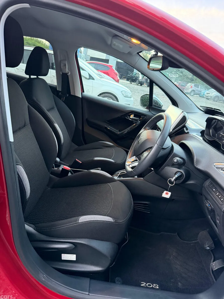 Peugeot 208 Hatchback, Petrol, 2016, Red