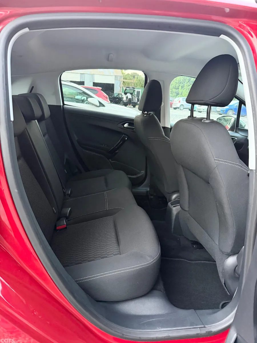 Peugeot 208 Hatchback, Petrol, 2016, Red
