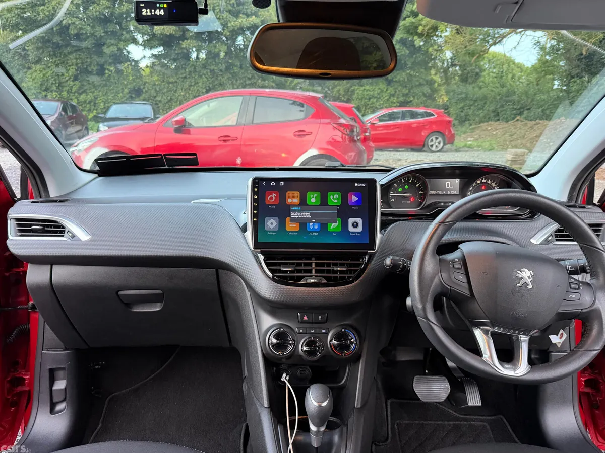 Peugeot 208 Hatchback, Petrol, 2016, Red