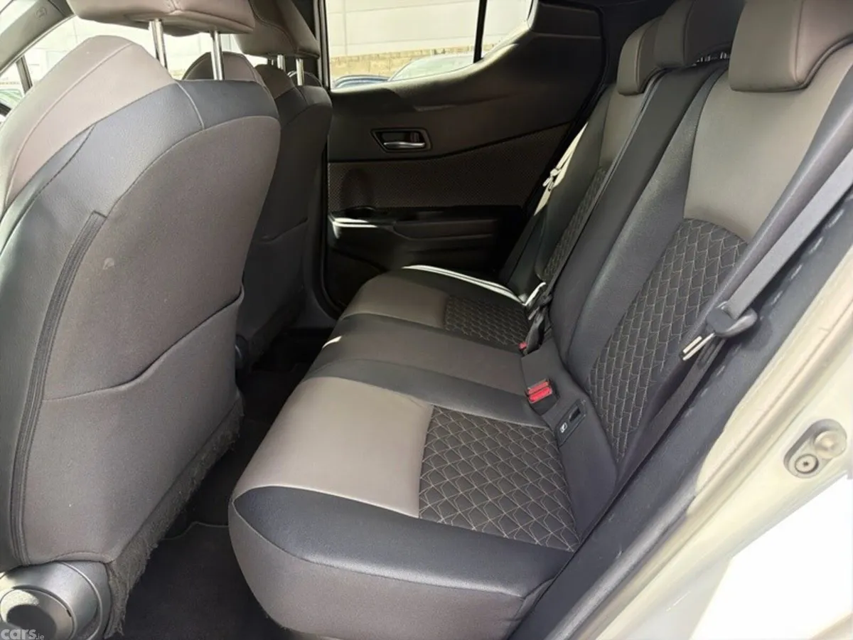 Toyota C-HR SUV, Petrol Hybrid, 2022, White