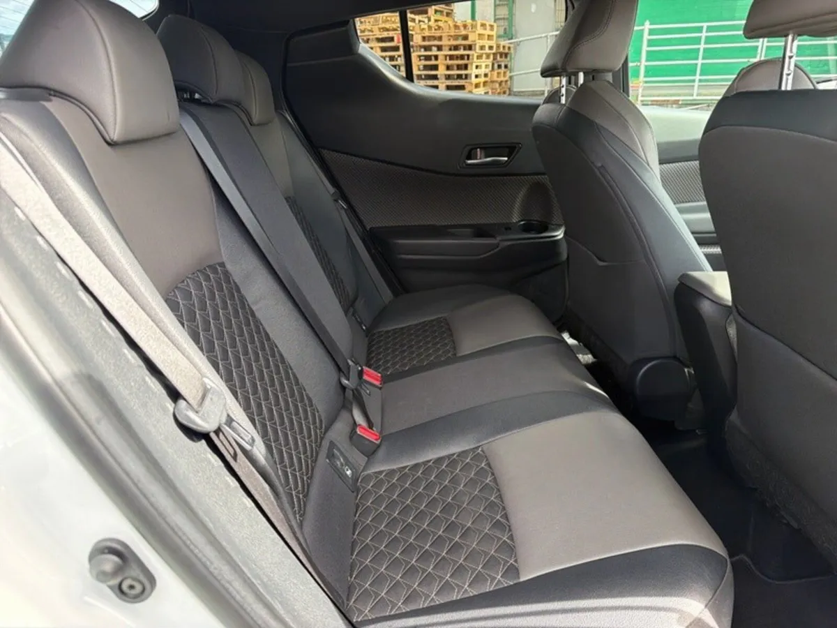 Toyota C-HR SUV, Petrol Hybrid, 2022, White