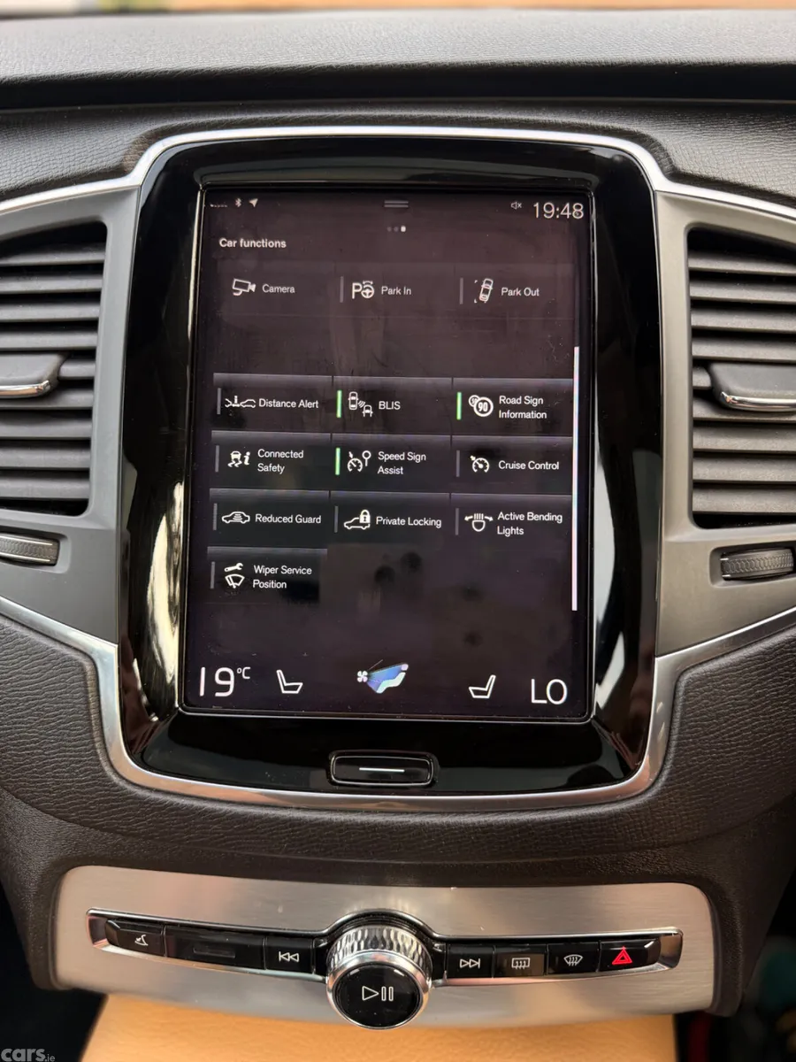 Volvo XC90 SUV, Petrol Plug-in Hybrid, 2016, Black
