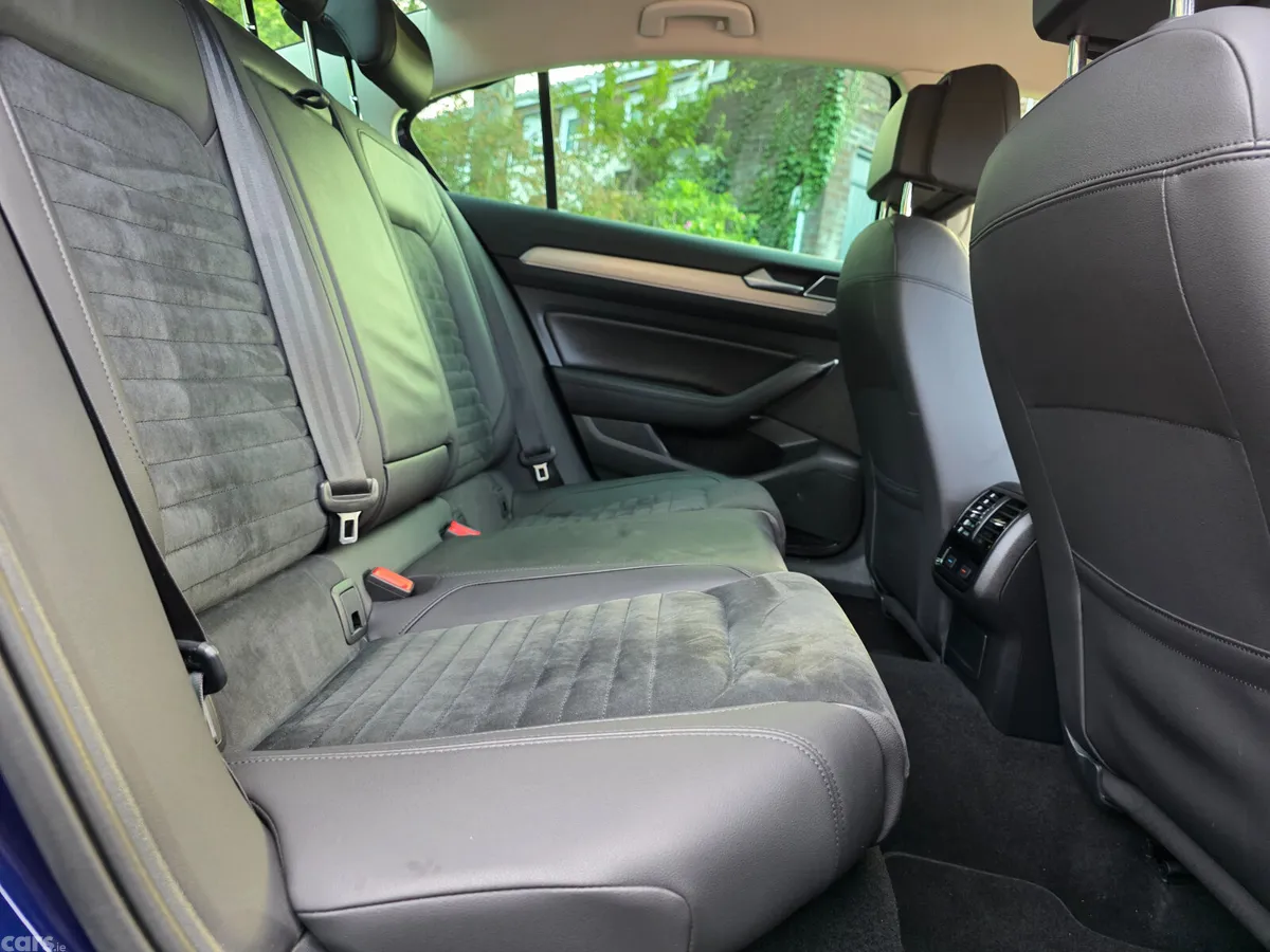 Volkswagen Passat Saloon, Diesel, 2020, Blue