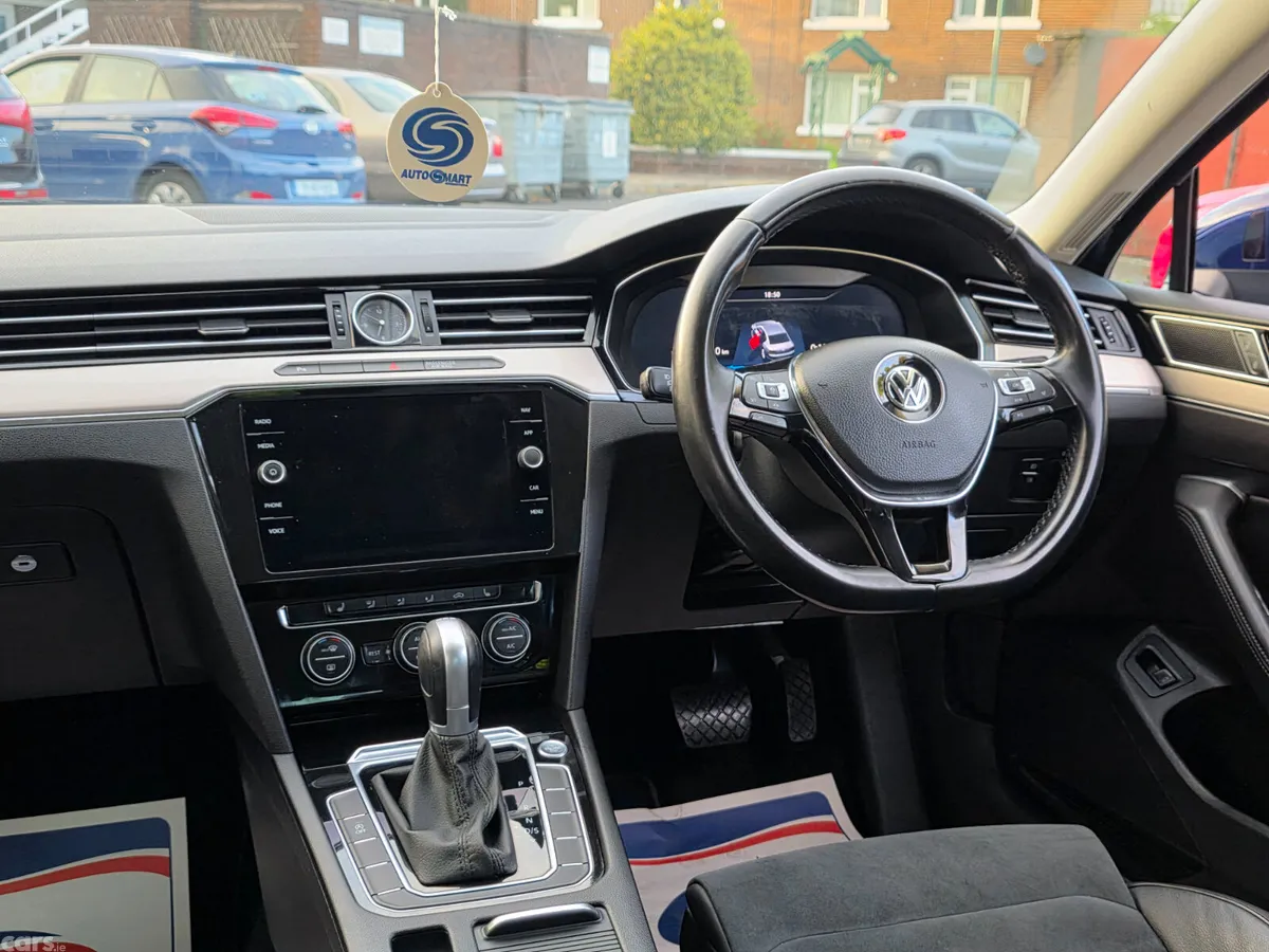 Volkswagen Passat Saloon, Diesel, 2020, Blue
