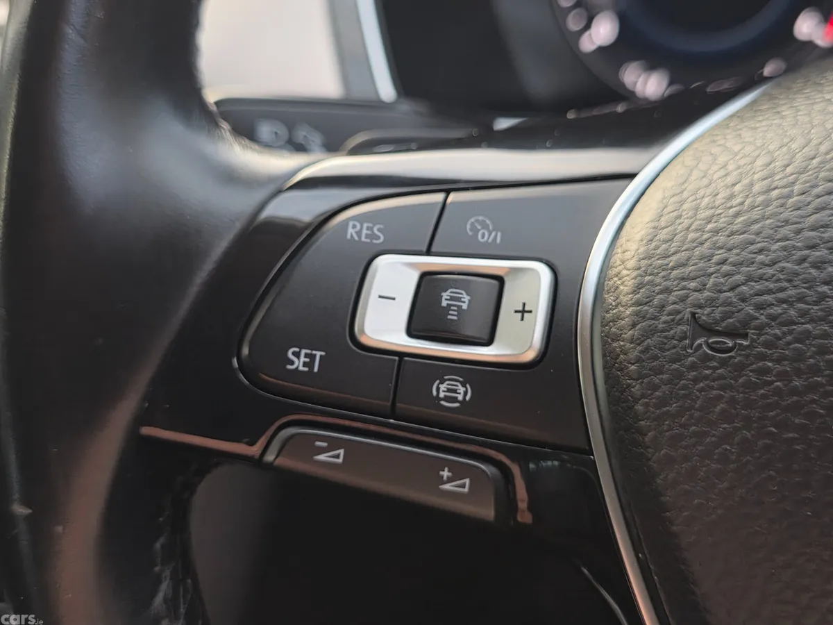 Volkswagen Passat Saloon, Diesel, 2020, Blue