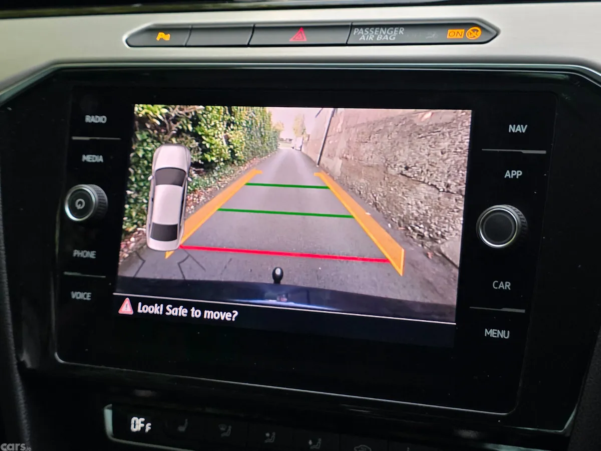 Volkswagen Passat Saloon, Diesel, 2020, Blue