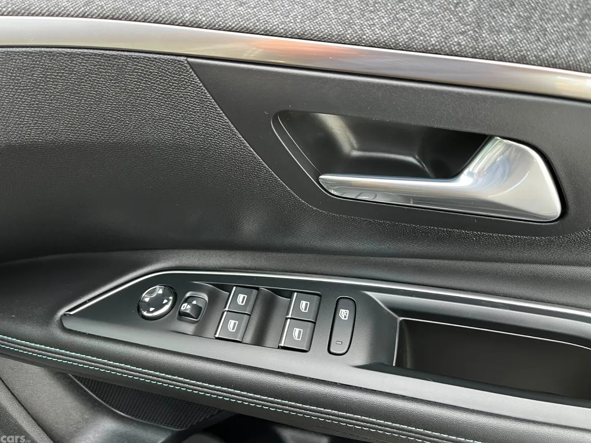 Peugeot 5008 SUV, Diesel, 2024, Black