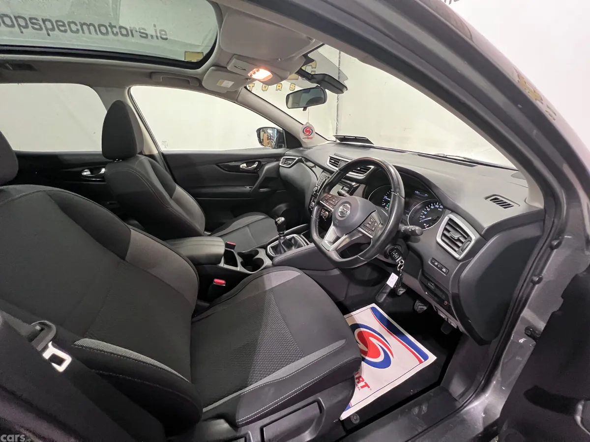 Nissan Qashqai MPV, Diesel, 2021, Grey