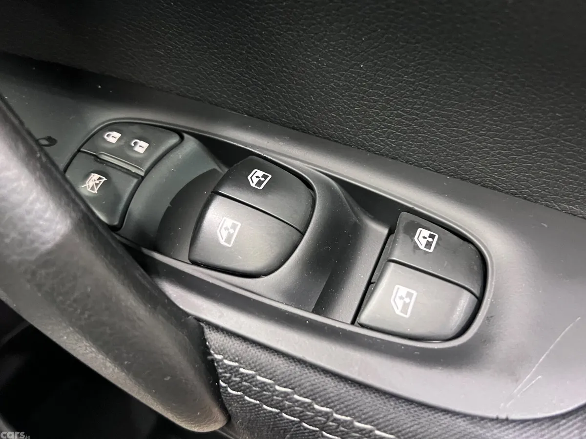 Nissan Qashqai MPV, Diesel, 2021, Grey