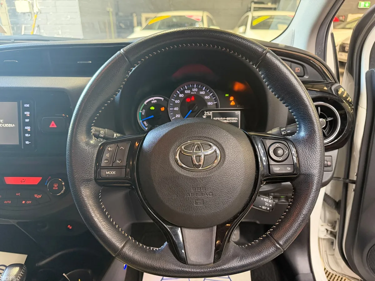 Toyota Vitz Hatchback, Petrol Hybrid, 2018, White