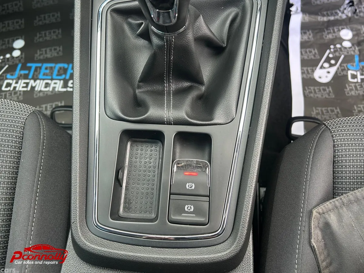SEAT Leon Hatchback, Diesel, 2019, Red