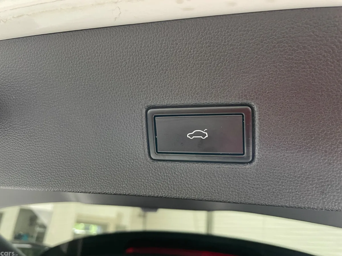Volkswagen T-Roc Hatchback, Diesel, 2021, White
