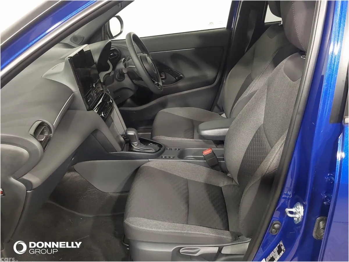 Toyota Yaris Cross Estate, Petrol Hybrid, 2026, Blue