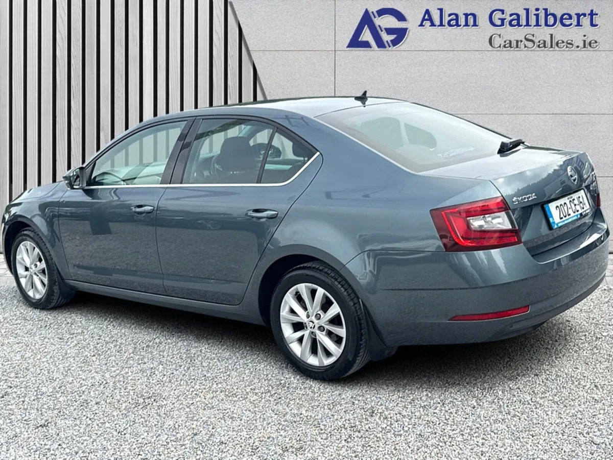 Skoda Octavia Hatchback, Petrol, 2020, Grey