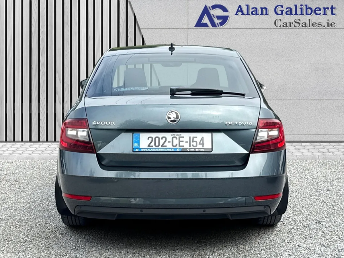 Skoda Octavia Hatchback, Petrol, 2020, Grey
