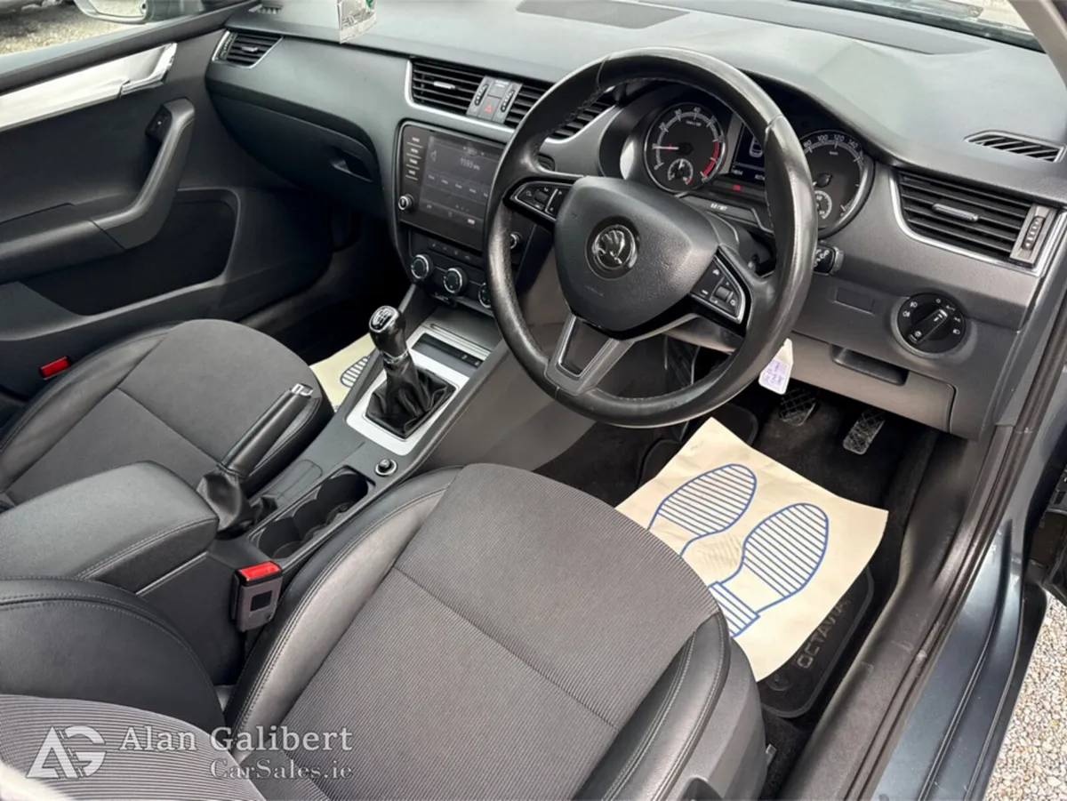 Skoda Octavia Hatchback, Petrol, 2020, Grey