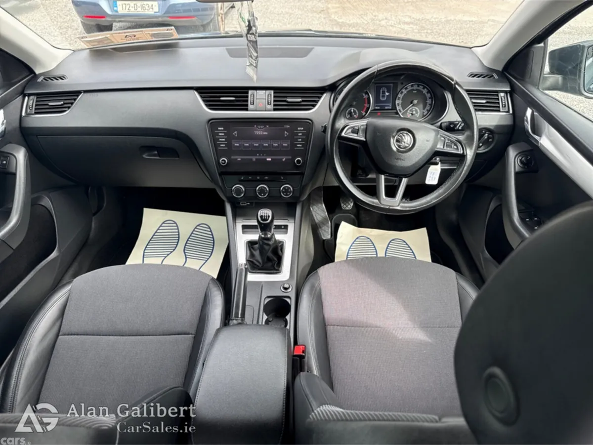 Skoda Octavia Hatchback, Petrol, 2020, Grey