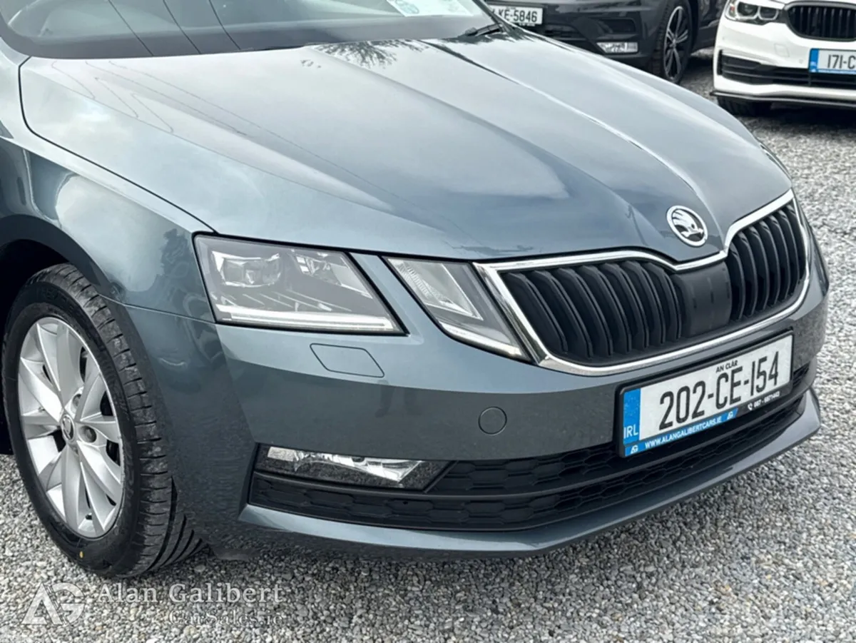 Skoda Octavia Hatchback, Petrol, 2020, Grey