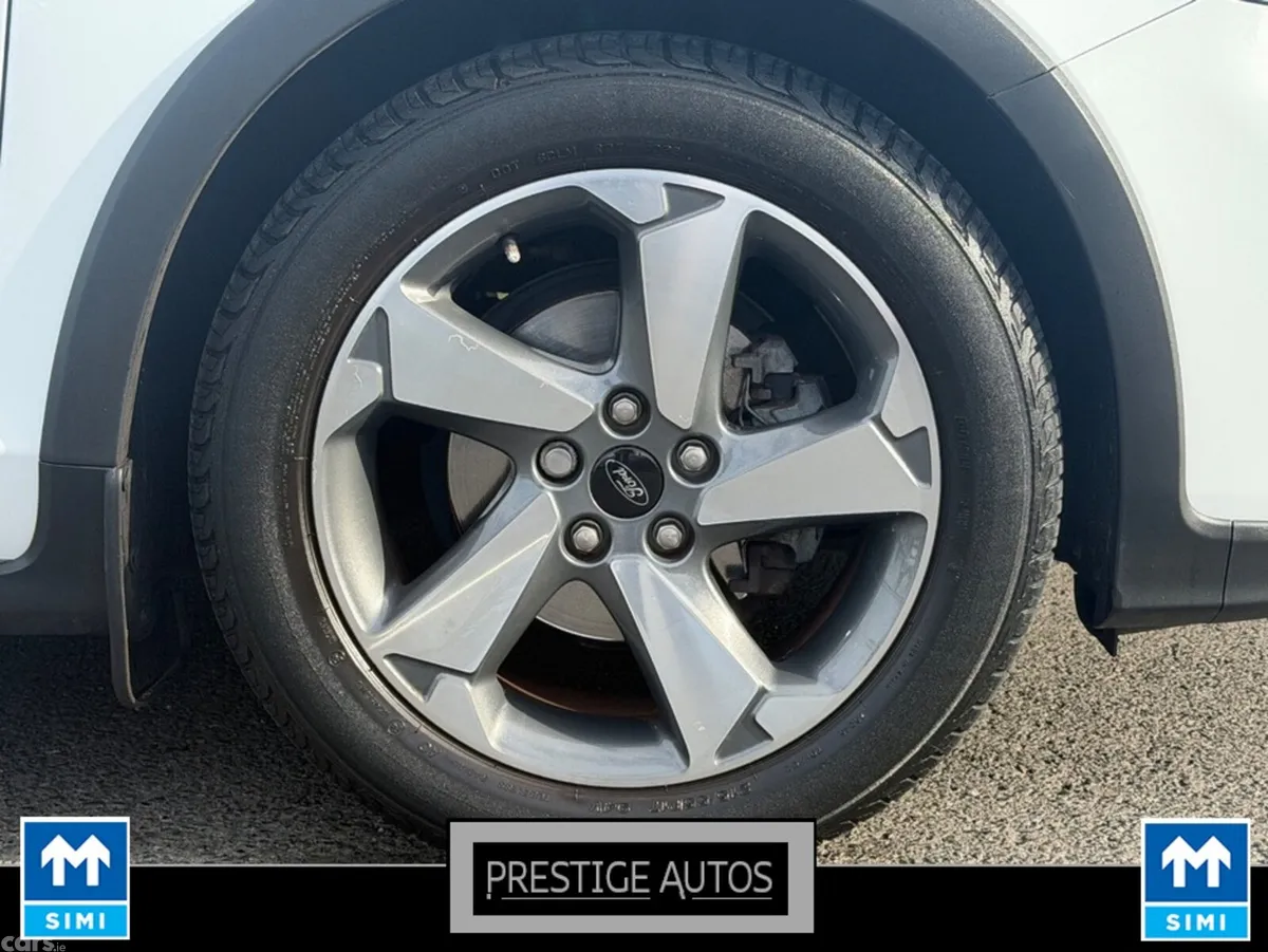 Ford Focus Hatchback, Petrol, 2021, White
