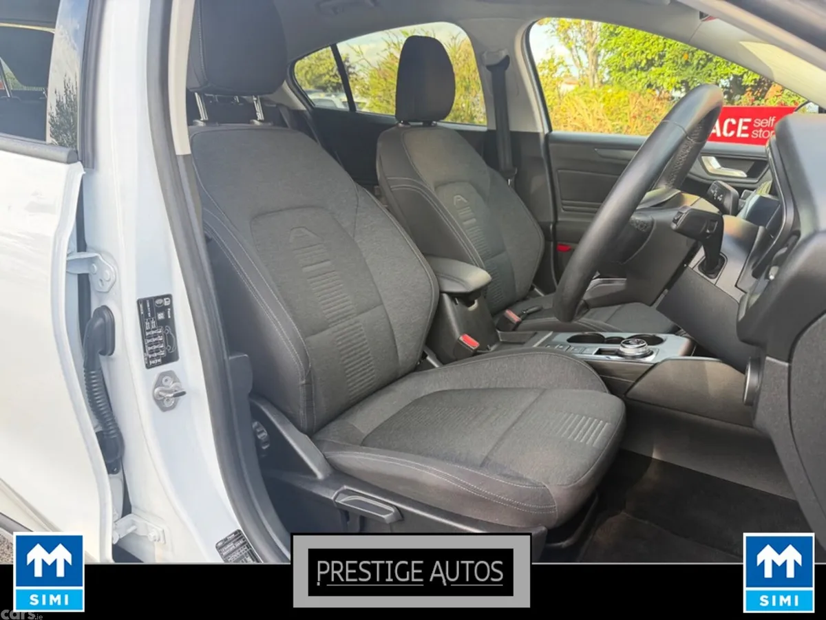 Ford Focus Hatchback, Petrol, 2021, White