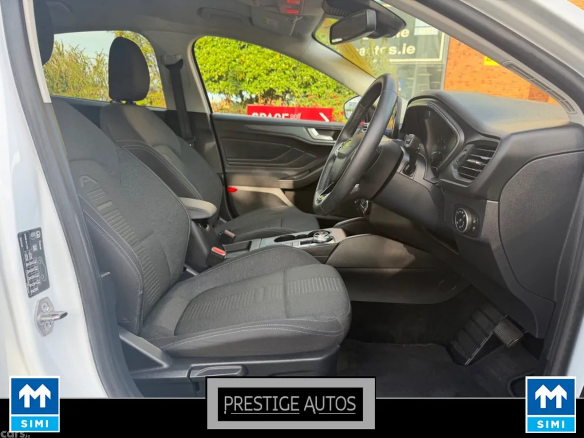 Ford Focus Hatchback, Petrol, 2021, White