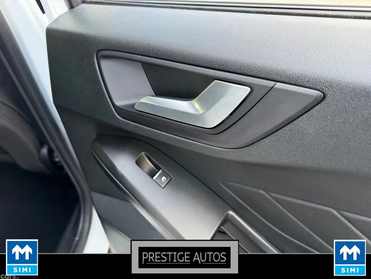 Ford Focus Hatchback, Petrol, 2021, White