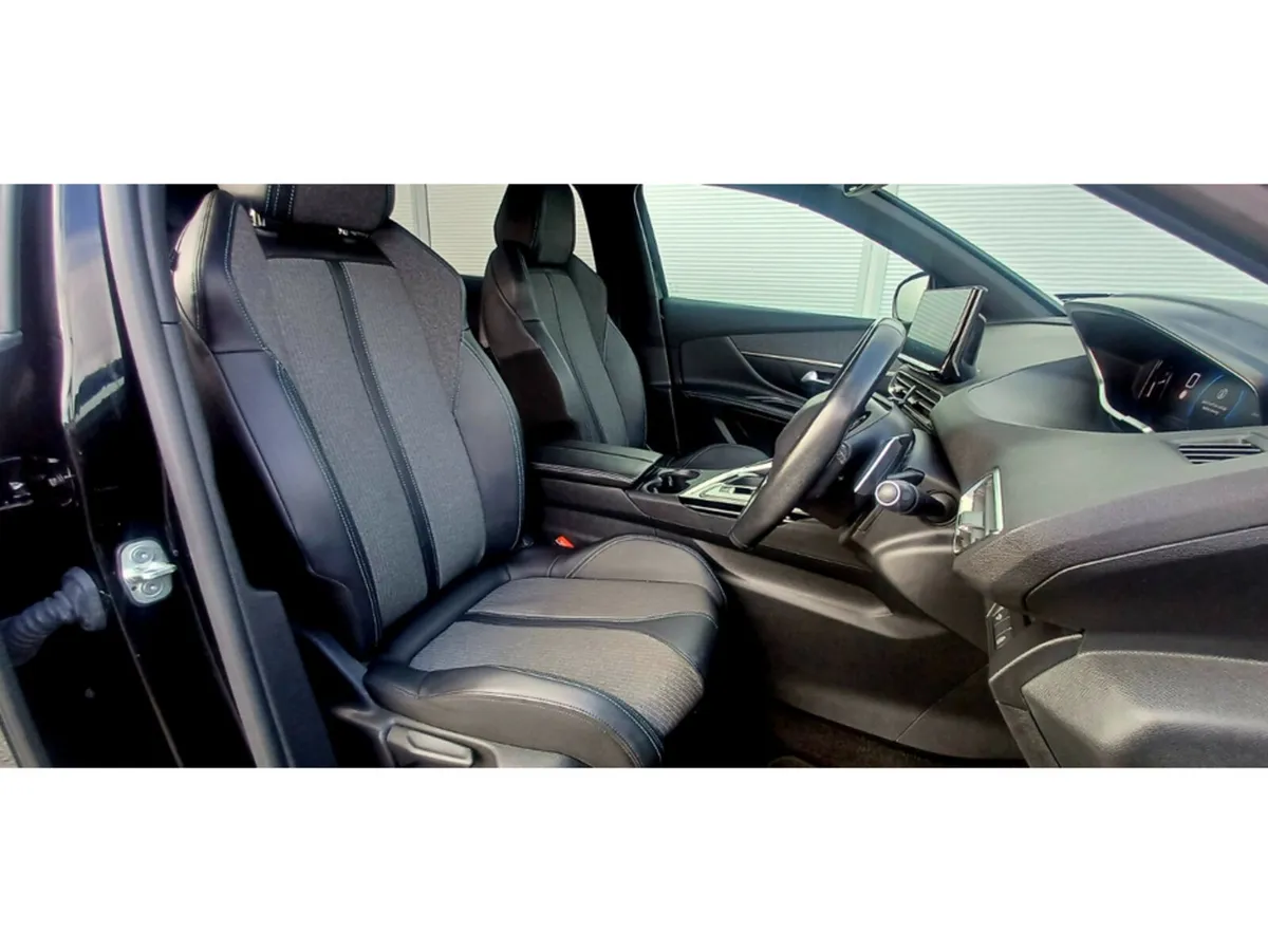 Peugeot 5008 MPV, Diesel, 2024, Black