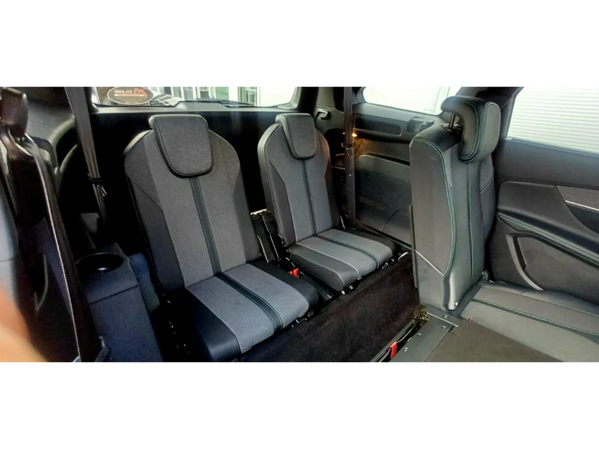 Peugeot 5008 MPV, Diesel, 2024, Black