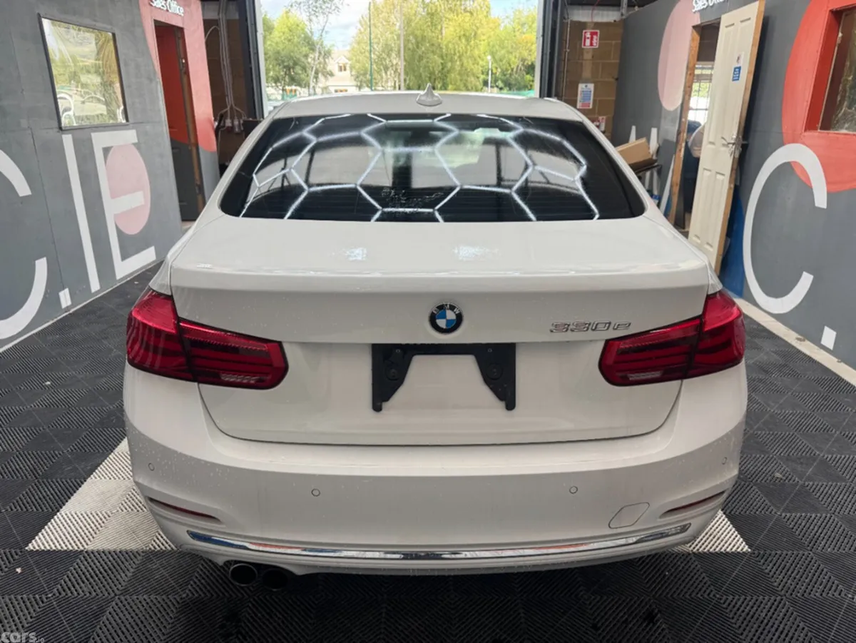 BMW 3-Series Saloon, Petrol, 2017, White
