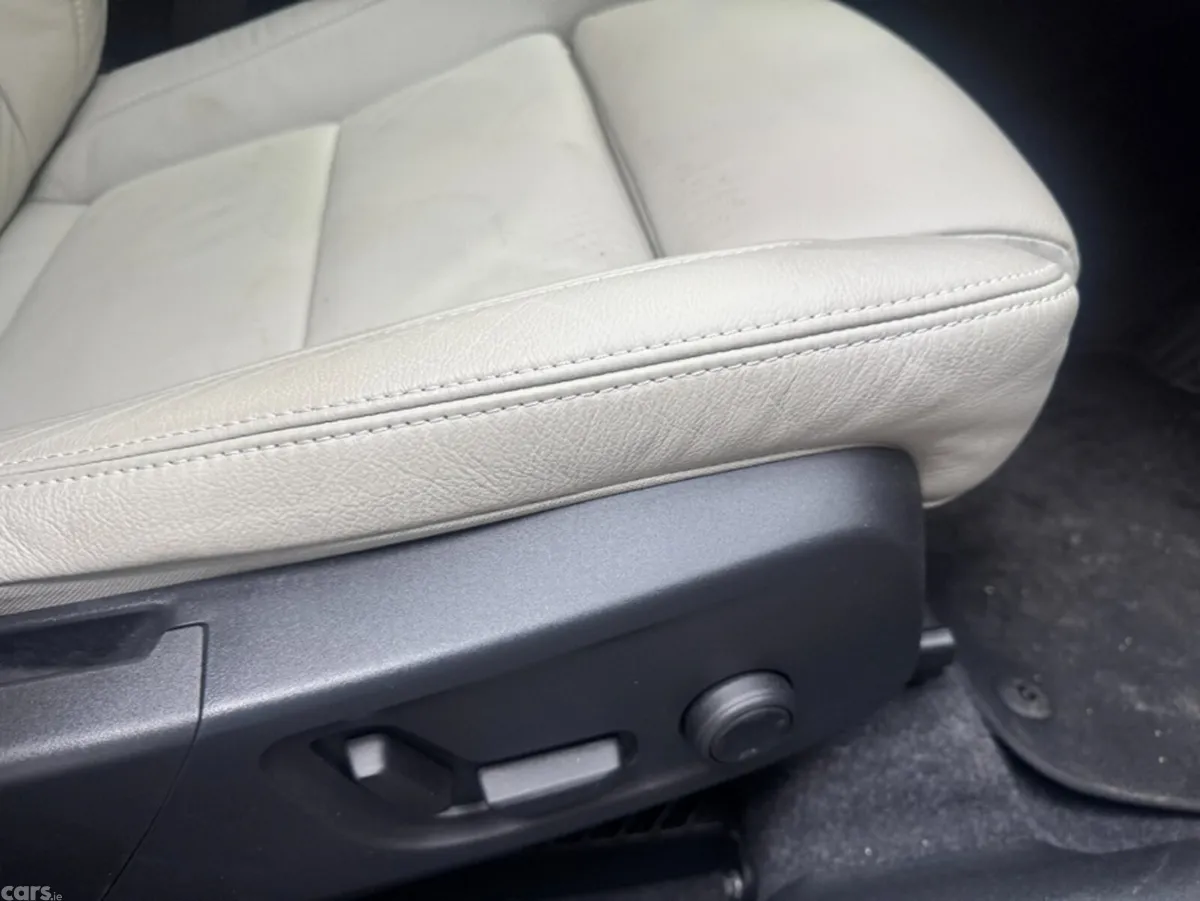 Volvo XC40 SUV, Petrol, 2021, White